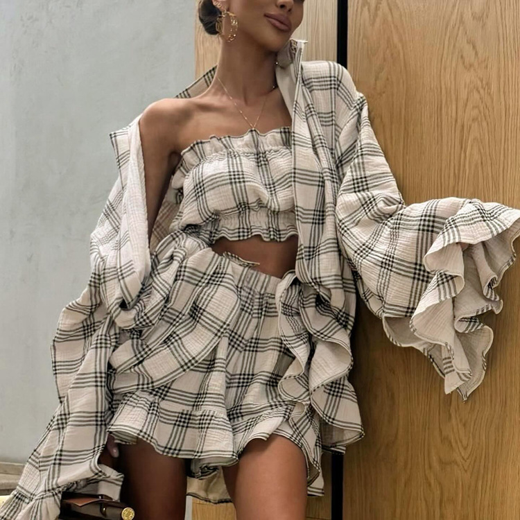 c04a5a42-c1e8-47f5-aa59-abb618b0f382.jpg Retro Loose Outfit Long Sleeve Plaid Shirt Tube Top Shorts Fashion Casual Three-piece Suit - Image 1